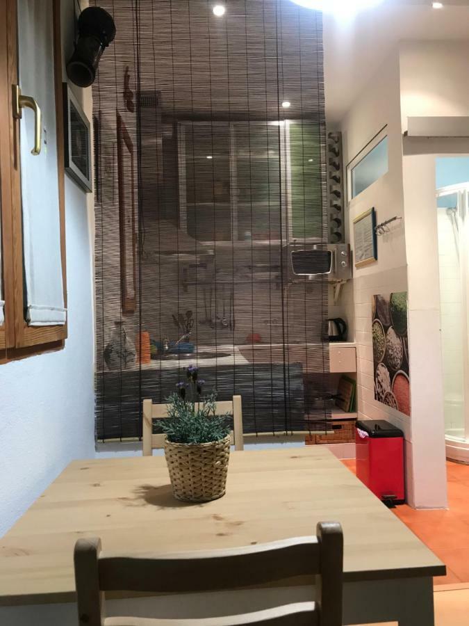 Apartamento En Corrala Madrid Buitenkant foto